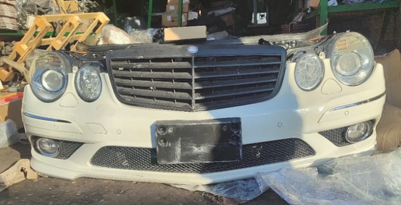 Передний бампер на Mercedes-Benz W211